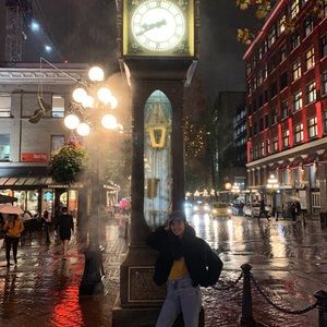 Meet your Posher, Elizabeth